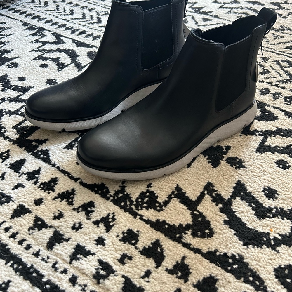 Cole Haan Men’s Black Leather Chelsea Boots, Zerogrand